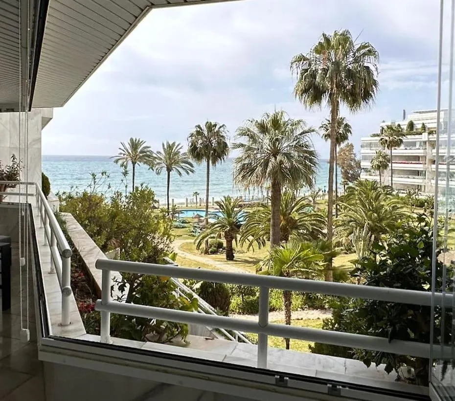 Esmeralda Beach Apartment Golden Mile Марбелья