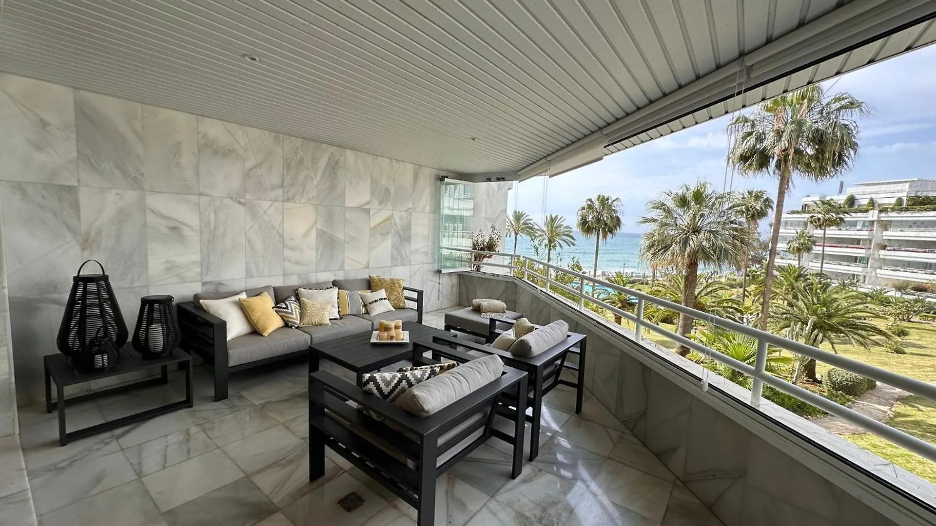 Esmeralda Beach Apartment Golden Mile Марбелья