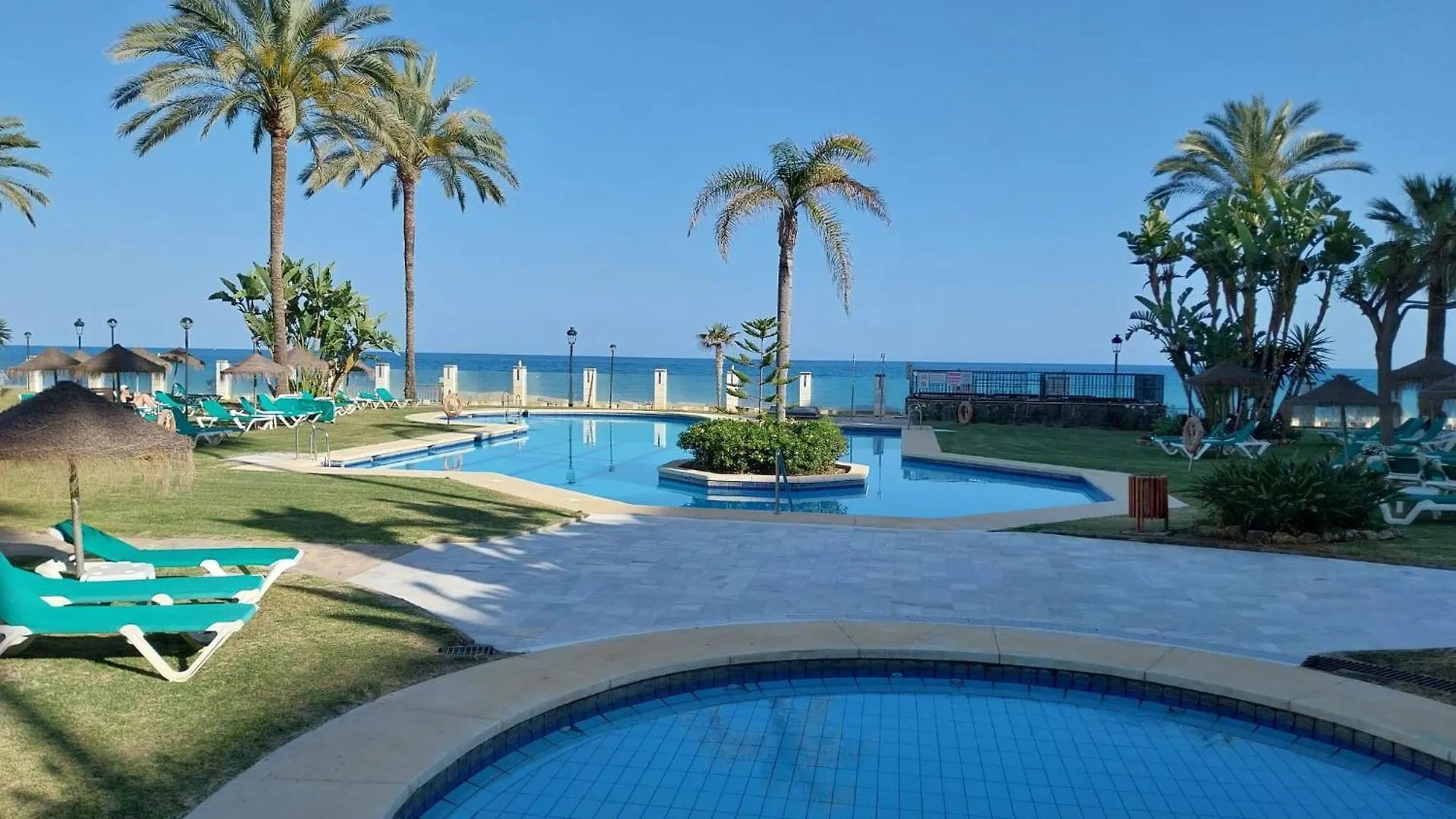 Esmeralda Beach Apartment Golden Mile Марбелья Испания